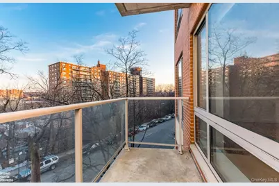 3585 Greystone Avenue #4B, Bronx, NY 10463 - Photo 9
