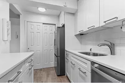 5425 Valles Avenue #3F, Bronx, NY 10471 - Photo 13
