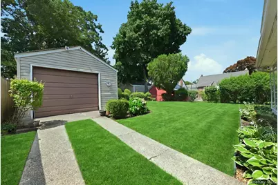 1981 Lenox Avenue, East Meadow, NY 11554 - Photo 19