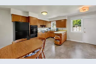 561 Logan Avenue, Bronx, NY 10465 - Photo 7