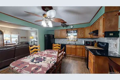391 Starlight Drive, Shirley, NY 11967 - Photo 9