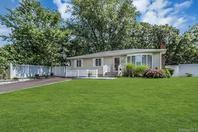 58 Crescent Place, Smithtown, NY 11787 - Photo 3