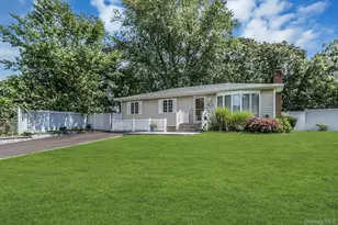 58 Crescent Pl, Smithtown, NY 11787 - Photo 3