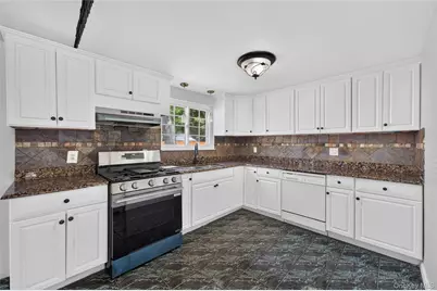 3 Lee Place, Mastic, NY 11950 - Photo 9