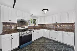 3 Lee Pl, Mastic, NY 11950 - Photo 9