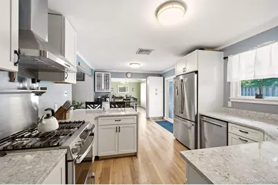 65 Jervis Avenue, Copiague, NY 11726 - Photo 11
