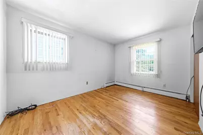 18 Valley Lane E, Valley Stream, NY 11581 - Photo 17
