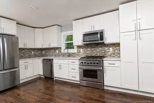132 48th St, Lindenhurst, NY 11757 - Photo 9