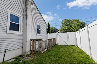 132 48th Street, Lindenhurst, NY 11757 - Photo 19