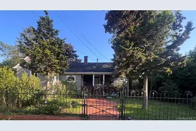 1375 W Main Street, Riverhead, NY 11901 - Photo 3