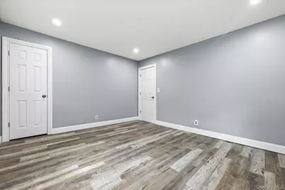 415 Leonard Boulevard, New Hyde Park, NY 11040 - Photo 17