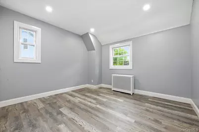 415 Leonard Boulevard, New Hyde Park, NY 11040 - Photo 19