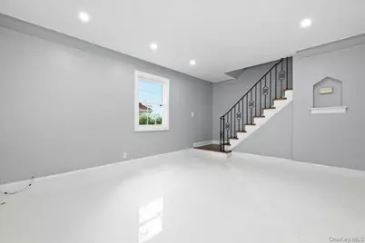 415 Leonard Boulevard, New Hyde Park, NY 11040 - Photo 5
