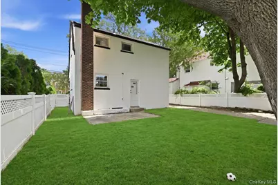 415 Leonard Boulevard, New Hyde Park, NY 11040 - Photo 27
