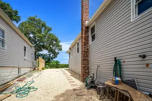 27 Walnut Ave, Setauket, NY 11733 - Photo 19