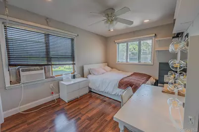484 Washington Avenue, Lindenhurst, NY 11757 - Photo 27