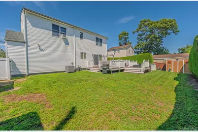 484 Washington Avenue, Lindenhurst, NY 11757 - Photo 33