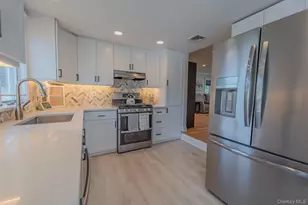 484 Washington Ave, Lindenhurst, NY 11757 - Photo 7