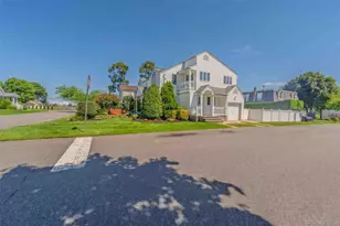 484 Washington Ave, Lindenhurst, NY 11757 - Photo 45