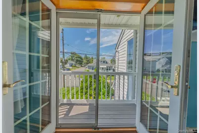 484 Washington Avenue, Lindenhurst, NY 11757 - Photo 25