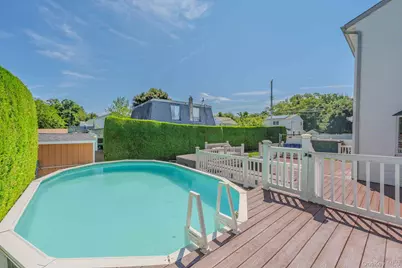 484 Washington Avenue, Lindenhurst, NY 11757 - Photo 35