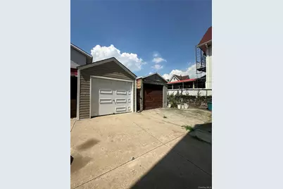 17205 89th Avenue, Jamaica, NY 11432 - Photo 19