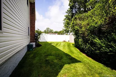 242 Seidman Place, Franklin Square, NY 11010 - Photo 23