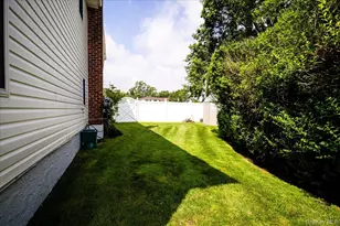 242 Seidman Pl, Franklin Square, NY 11010 - Photo 23