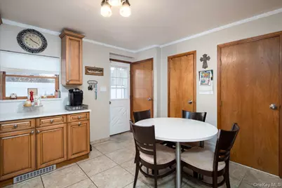 242 Seidman Place, Franklin Square, NY 11010 - Photo 5