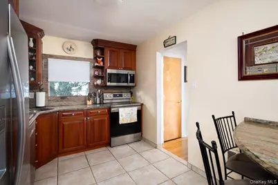242 Seidman Place, Franklin Square, NY 11010 - Photo 7