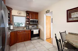 242 Seidman Pl, Franklin Square, NY 11010 - Photo 7