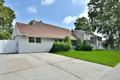 257 Maple Street, Massapequa Park, NY 11762 - Photo 3