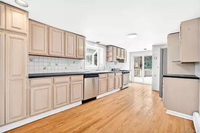 24 Old Knollwood Road, White Plains, NY 10607 - Photo 7