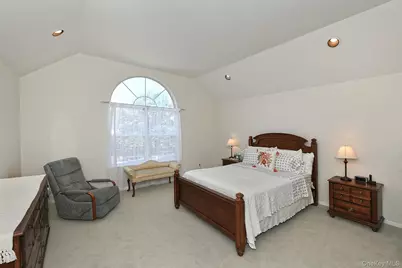 196 Cranberry Court, Melville, NY 11747 - Photo 19
