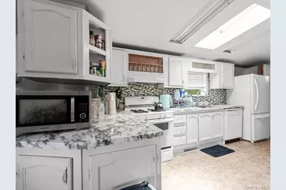 13 Mindy Lane, Bohemia, NY 11716 - Photo 3