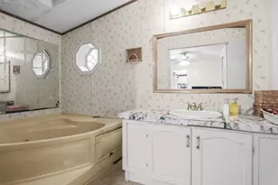 13 Mindy Ln, Bohemia, NY 11716 - Photo 9