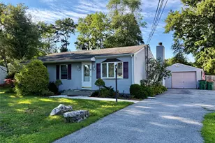 9 Ash Ln, Hyde Park, NY 12538 - Photo 3