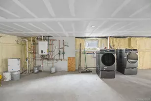 16 Violet Ave, Hicksville, NY 11801 - Photo 19