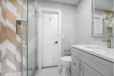 16 Violet Avenue, Hicksville, NY 11801 - Photo 17