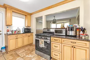 1 Windsor Pl, Lynbrook, NY 11563 - Photo 7
