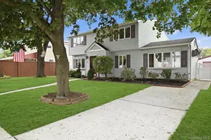 14 Crest Ln, Levittown, NY 11756 - Photo 3