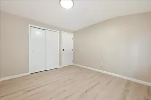 14 Crest Ln, Levittown, NY 11756 - Photo 21