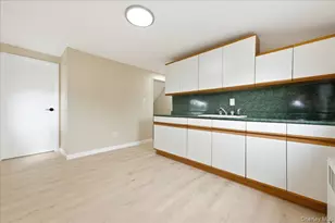 14 Crest Ln, Levittown, NY 11756 - Photo 19