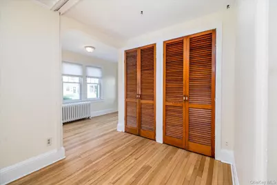 121 Raymond Street #1st, Rockville Centre, NY 11570 - Photo 5