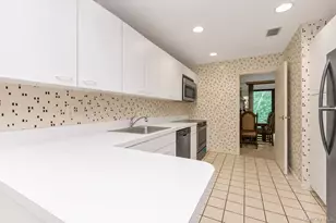 7 Wimbledon Dr, Roslyn, NY 11576 - Photo 7