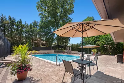 7 Wimbledon Drive, Roslyn, NY 11576 - Photo 27