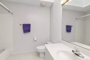 7 Wimbledon Dr, Roslyn, NY 11576 - Photo 21