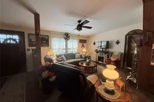 1661 Old Country Rd, Riverhead, NY 11901 - Photo 17