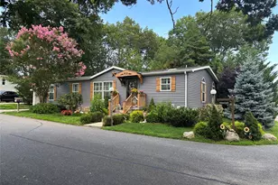1661 Old Country Rd, Riverhead, NY 11901 - Photo 3