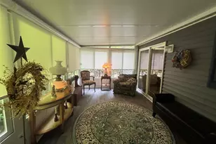 1661 Old Country Rd, Riverhead, NY 11901 - Photo 29